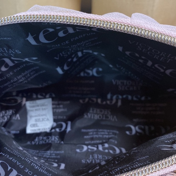 VICTORIA SECRETS VANITY BAG - Picture 4 of 5